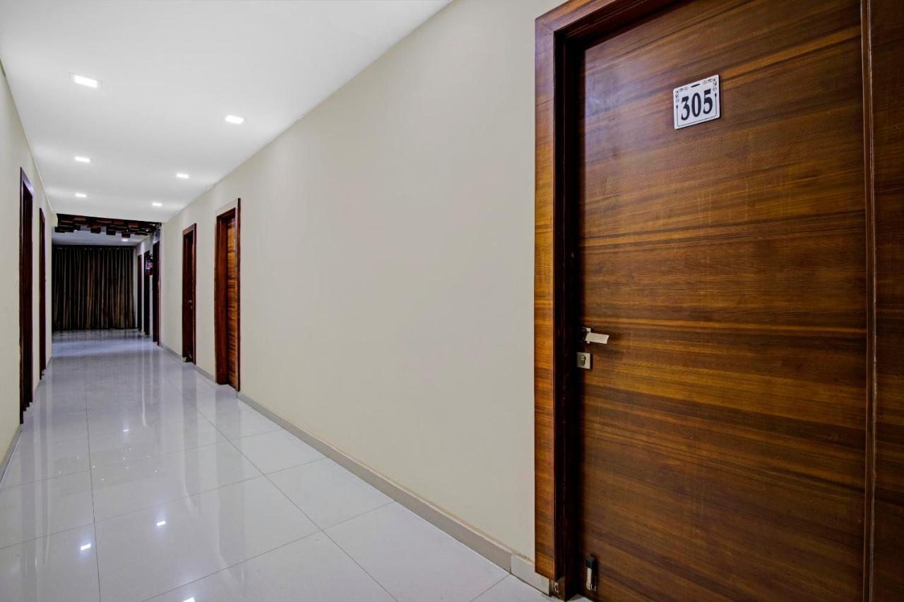 Hotel Navjivan Himatnagar Екстер'єр фото