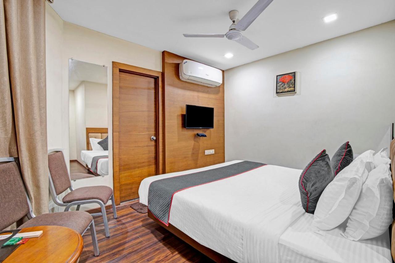 Hotel Navjivan Himatnagar Екстер'єр фото
