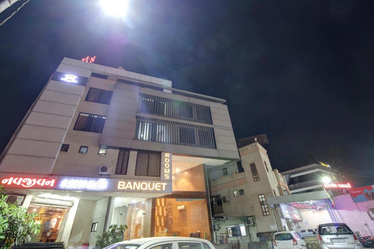 Hotel Navjivan Himatnagar Екстер'єр фото