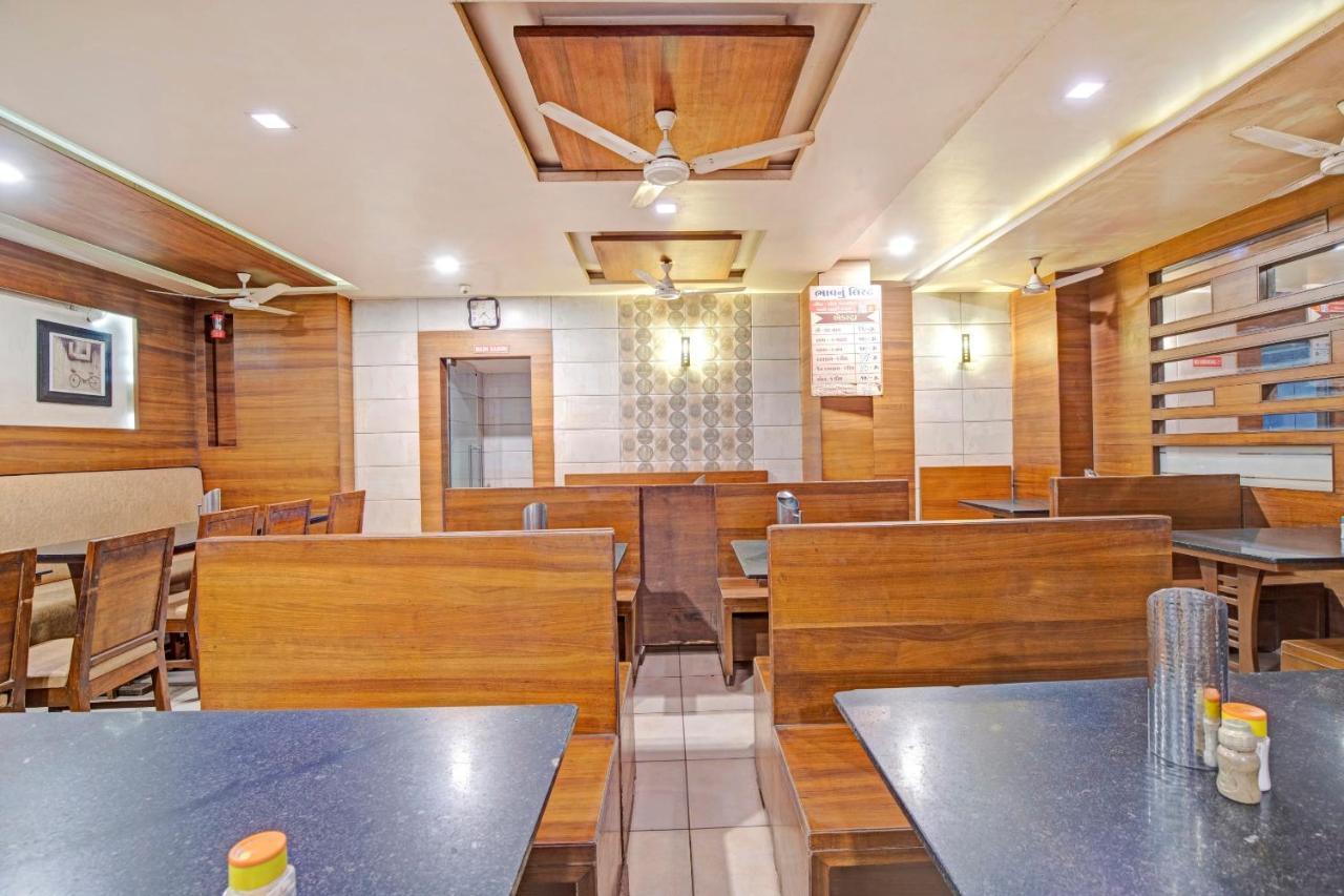 Hotel Navjivan Himatnagar Екстер'єр фото
