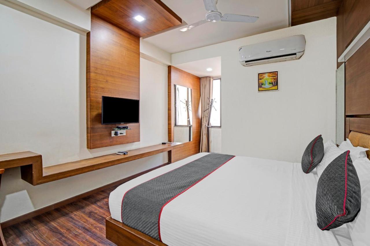 Hotel Navjivan Himatnagar Екстер'єр фото
