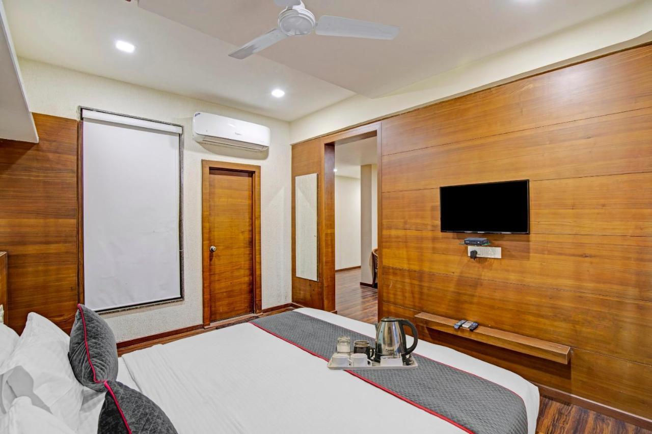 Hotel Navjivan Himatnagar Екстер'єр фото